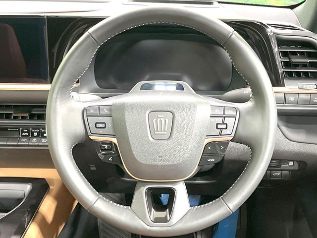 【純正革巻きステアリング】上質な革を使用することで、手にしっかり馴染みとても運転しやすいハンドルです♪