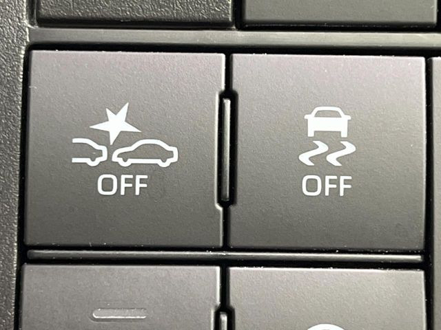 【スマートアシスト】走行中に前方の車両等を認識し、衝突しそうな時は警報とブレーキで衝突回避と被害軽減をアシスト。より安全にドライブをお楽しみいただけます。