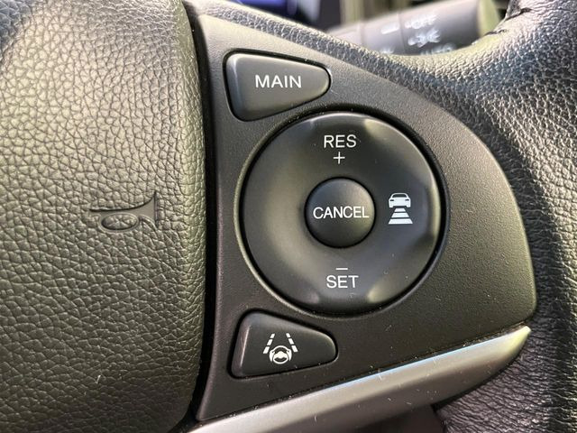 【アダプティブクルーズコントロール】高速道路での長距離走行が楽に!!自動で速度を保つクルーズコントロールが、衝突軽減システムと連携し、前方の車両を感知して車間を保つように速度調節してくれます!!