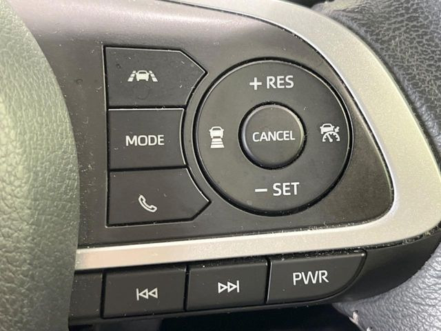 【アダプティブクルーズコントロール】高速道路での長距離走行が楽に!!自動で速度を保つクルーズコントロールが、衝突軽減システムと連携し、前方の車両を感知して車間を保つように速度調節してくれます!!