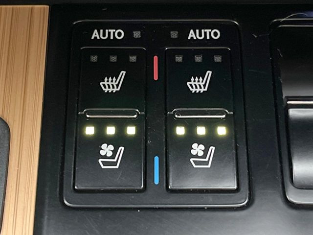【シートヒーター&ベンチレーション】夏場は涼しい風でお尻や背中の熱やムレを防ぎ、冬はエアコンよりも早く温まってポカポカに!季節を問わず快適に過ごせます。