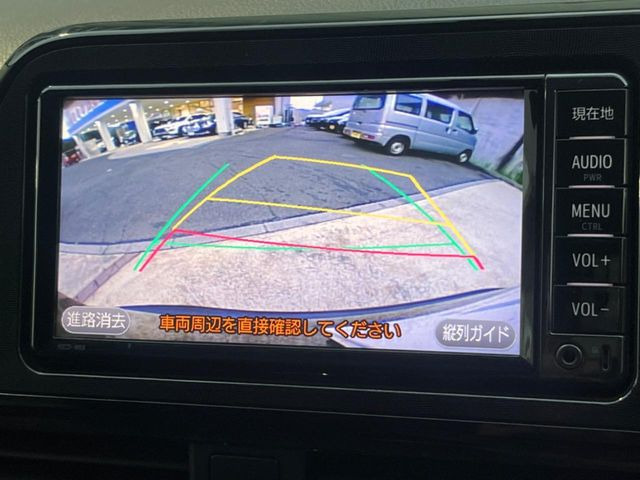 【バックカメラ】駐車時に後方がリアルタイム映像で確認できます。大型商業施設や立体駐車場での駐車時や、夜間のバック時に大活躍!運転スキルに関わらず、今や必須となった装備のひとつです!