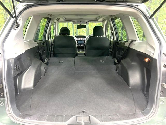 【パワーバックドア】スマートキーや運転席のボタンを押すだけでリアゲートが自動で開閉します!荷物を持っている時や、高い位置にあるバックドアを閉める際に便利な機能です♪