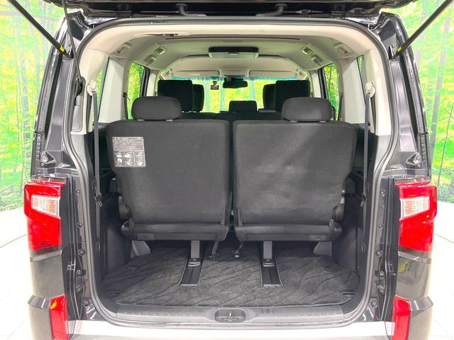 普段のお買い物や通勤、送迎等に十分な荷室スペースを確保しております。セカンドシートを倒すと、大きな荷物の積載も可能です♪