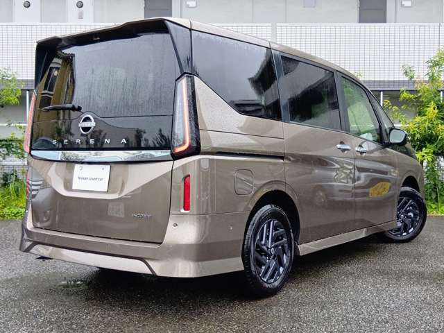 セレナ1.4 e-4ORCE ハイウェイスターV NissanConnectインフォテインメントシステム 4WD