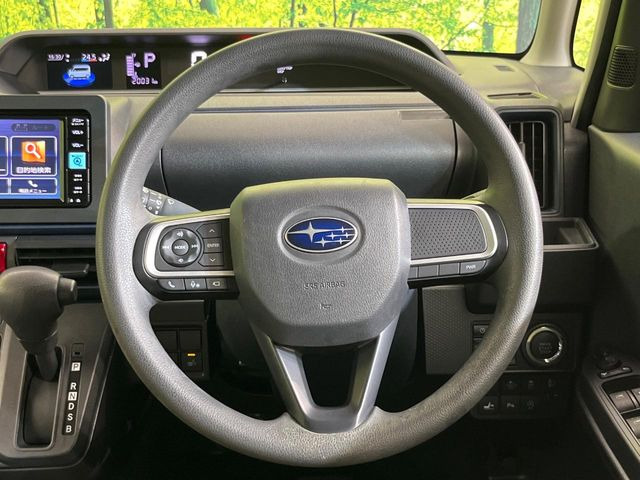 インテリアに合わせたデザインのステアリングは、運転される方のことも考え、運転しやすい形状、大きさです。是非一度、実際に触ってお確かめください。