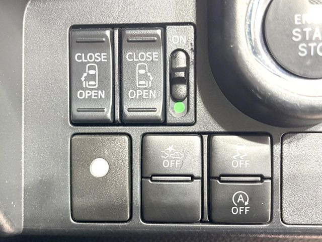 【電動サイドステップ】車高の高いお車でも、これがあれば小さいお子様の乗り降りも楽々♪スライドドアと連動して作動する為、煩わしい操作は不要です!