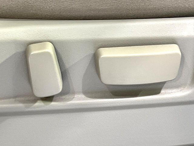 【パワーシート】スイッチ一つで簡単にシートの微調整が可能!電動だから力もいりません!快適なシートポジションにセットして、快適なドライブをお楽しみください。