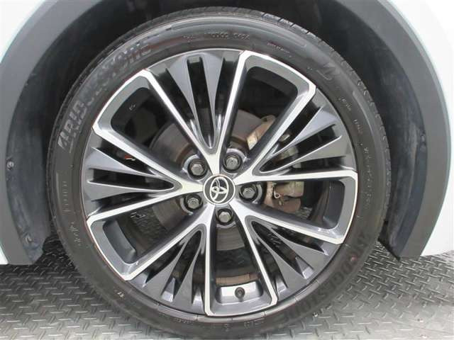 プリウス2.0 G E-Four 4WD