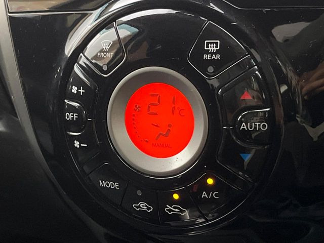 【オートエアコン】一度お好みの温度に設定すれば、車内の温度を検知し風量や温度を自動で調整。暑い&hellip;寒い&hellip;と何度もスイッチ操作をする必要はありません。快適な車内空間には必須の機能ですね♪