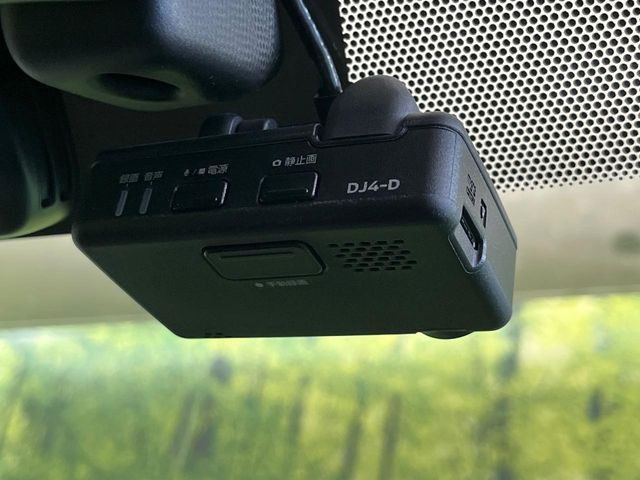 【ドライブレコーダー】ドライブレコーダー装備!走行中はもちろん、あおり運転や事故に遭遇した際、映像で記録し、万一のリスクに備えます。※記録用SDカードはお客様ご自身でご準備いただく必要があります。