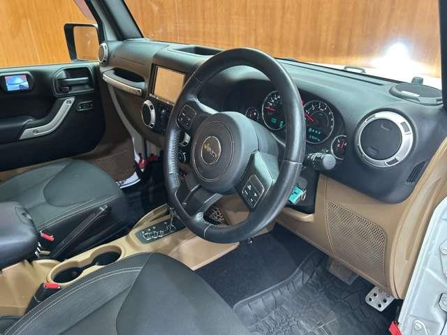 ラングラーアンリミテッド サハラ 4WD