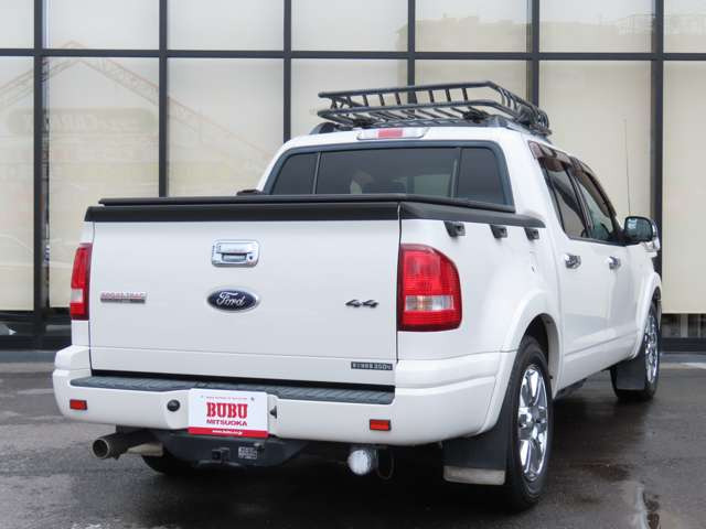 エクスプローラースポーツトラックV8 リミテッド 4WD