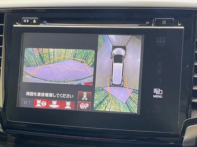 【マルチビューカメラシステム】専用のカメラにより、上から見下ろしたような視点で360度クルマの周囲を確認することができます☆死角部分も確認しやすく、狭い場所での切り返しや駐車もスムーズに行えます。