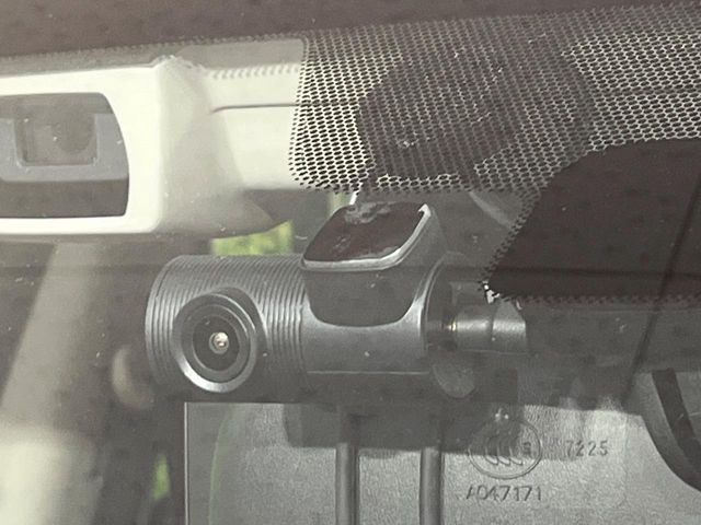 【ドライブレコーダー】ドライブレコーダー装備!走行中はもちろん、あおり運転や事故に遭遇した際、映像で記録し、万一のリスクに備えます。※記録用SDカードはお客様ご自身でご準備いただく必要があります。