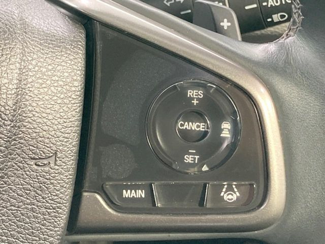 【アダプティブクルーズコントロール】高速道路での長距離走行が楽に!!自動で速度を保つクルーズコントロールが、衝突軽減システムと連携し、前方の車両を感知して車間を保つように速度調節してくれます!!