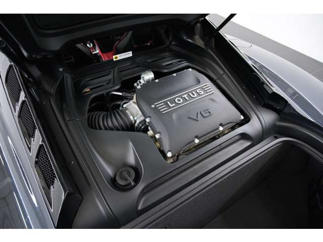 3.5L V�^6�C��DOHC�X�[�p�[�`���[�W���[�A405ps/42.8kgm�A�S��&times;�S��&times;�S��mm 4413&times;1895&times;1226mm�A�ԗ��d�� 1458kg