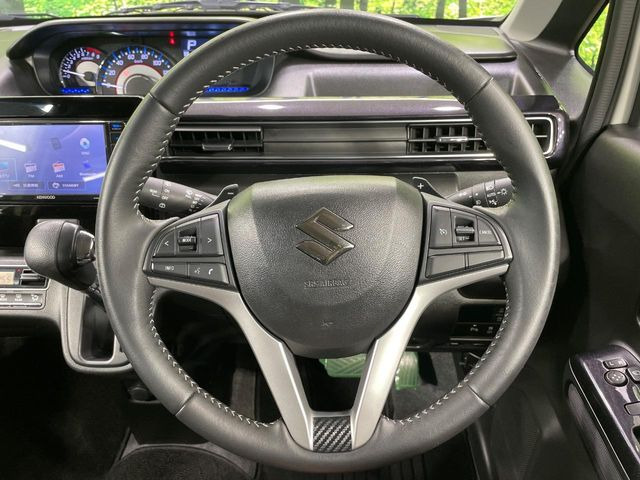 【純正革巻きステアリング】上質な革を使用することで、手にしっかり馴染みとても運転しやすいハンドルです♪