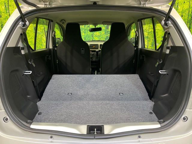 普段のお買い物や通勤、送迎等に十分な荷室スペースを確保しております。セカンドシートを倒すと、大きな荷物の積載も可能です♪