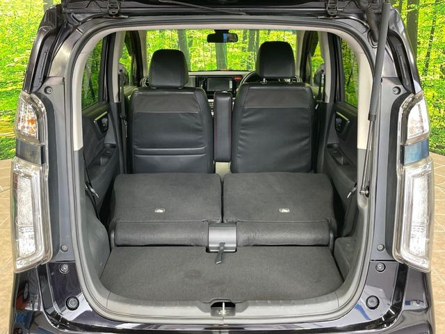 後席を格納すると、これだけの広さが!シーンに合わせたシートアレンジで、大きな荷物も積むことが出来ます♪