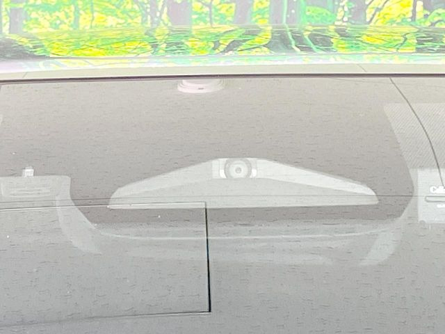 【トヨタセーフティセンス】走行中に前方の車両等を認識し、衝突しそうな時は警報とブレーキで衝突回避と被害軽減をアシスト。より安全にドライブをお楽しみいただけます。
