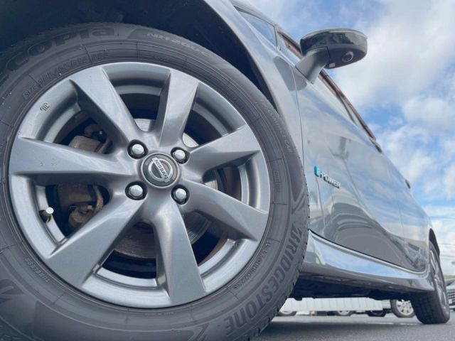 �y�����A���~�z�C�[���z�O�ςɃ}�b�`���������A���~�z�C�[���𑕒����Ă���܂��B�e��ЊO�A���~�z�C�[����A�X�^�b�h���X�^�C�����戵�����Ă���܂��B���񂲑��k����������