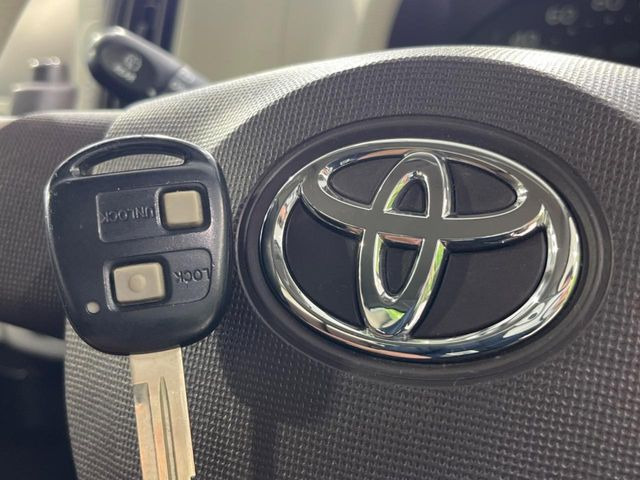 【キーレス】少し離れた場所からでもボタン一つでドアの開錠・施錠ができるのでとっても便利!ドアの鍵穴周りに傷をつけることもありません♪