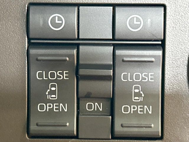 【両側パワースライドドア】スマートキーや運転席のスイッチで後席両側スライドドアの開閉が可能♪電動だから力を入れてドアを開ける必要が無く、小さなお子様でも簡単に開け閉めでき快適です♪