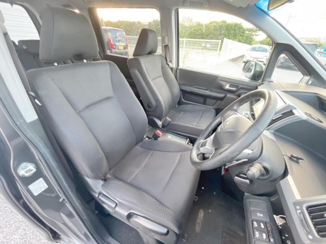 運転席シート廻りは使用感も少なく、良好な状態となっています。丁寧に使われていたことがよくわかりますね。