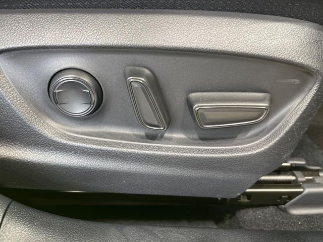 【パワーシート】スイッチ一つで簡単にシートの微調整が可能!電動だから力もいりません!快適なシートポジションにセットして、快適なドライブをお楽しみください。