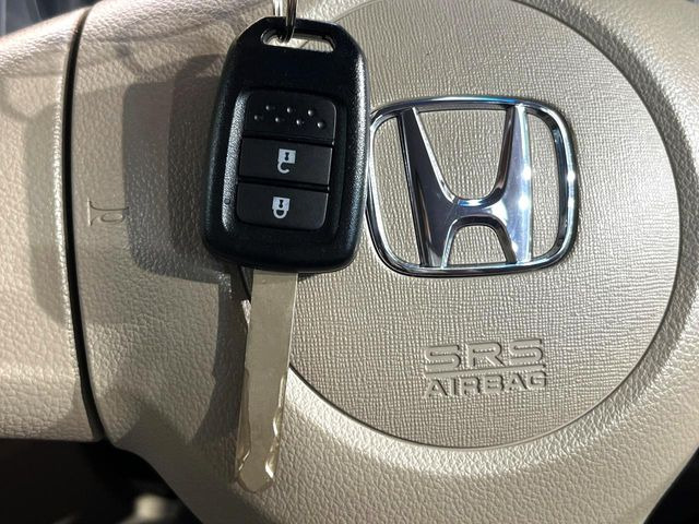 【キーレス】少し離れた場所からでもボタン一つでドアの開錠・施錠ができるのでとっても便利!ドアの鍵穴周りに傷をつけることもありません♪