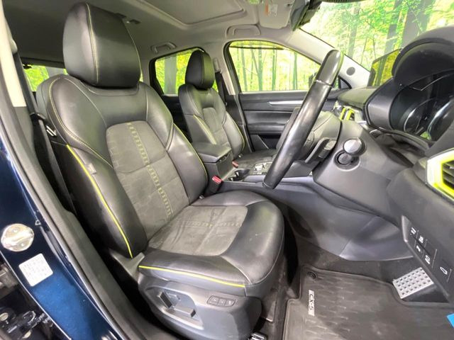 運転席シート廻りは使用感も少なく、良好な状態となっています。丁寧に使われていたことがよくわかりますね。