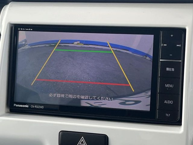 【バックカメラ】駐車時に後方がリアルタイム映像で確認できます。大型商業施設や立体駐車場での駐車時や、夜間のバック時に大活躍!運転スキルに関わらず、今や必須となった装備のひとつです!