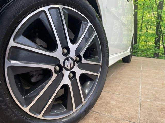 �y����15�C���`�A���~�z�C�[���z�O�ςɃ}�b�`���������A���~�z�C�[���𑕒����Ă���܂��B�e��ЊO�A���~�z�C�[����A�X�^�b�h���X�^�C�����戵�����Ă���܂��B���񂲑��k����������
