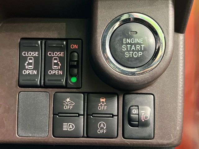 【両側パワースライドドア】スマートキーや運転席のスイッチで後席両側スライドドアの開閉が可能♪電動だから力を入れてドアを開ける必要が無く、小さなお子様でも簡単に開け閉めでき快適です♪