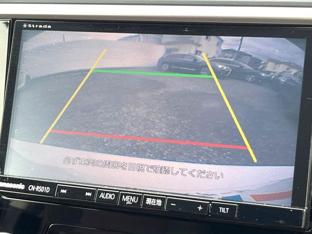 【バックカメラ】駐車時に後方がリアルタイム映像で確認できます。大型商業施設や立体駐車場での駐車時や、夜間のバック時に大活躍!運転スキルに関わらず、今や必須となった装備のひとつです!