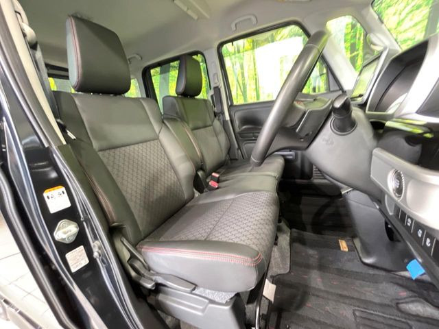 運転席シート廻りは使用感も少なく、良好な状態となっています。丁寧に使われていたことがよくわかりますね。