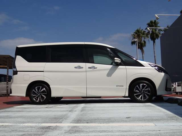 セレナ1.2 e-POWER ハイウェイスターV