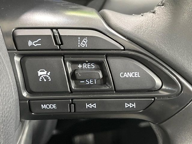 【レーダークルーズコントロール】高速道路での長距離走行が楽に!!自動で速度を保つクルーズコントロールが、衝突軽減システムと連携し、前方の車両を感知して車間を保つように速度調節してくれます!!