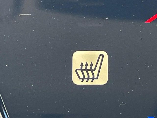 【シートヒーター】寒い日に重宝するシートヒーター!エアコンより早く温まってくれるので寒がりの人も安心ですね♪エアコンの温風は乾燥するから苦手、という方にもをおすすめです。