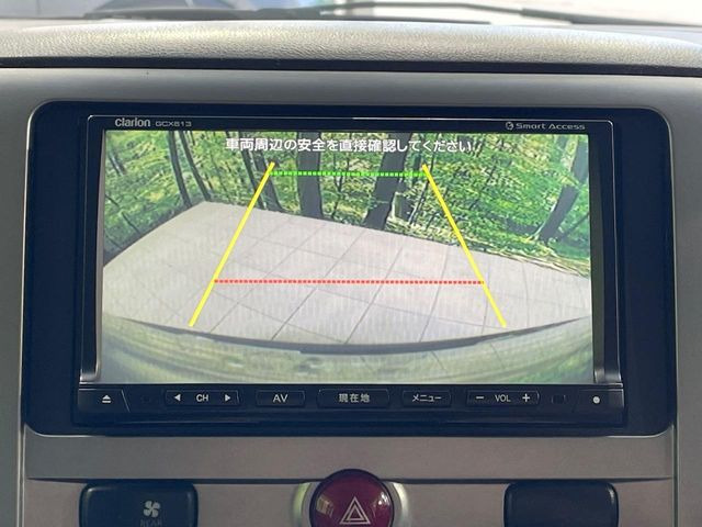 【バックカメラ】駐車時に後方がリアルタイム映像で確認できます。大型商業施設や立体駐車場での駐車時や、夜間のバック時に大活躍!運転スキルに関わらず、今や必須となった装備のひとつです!