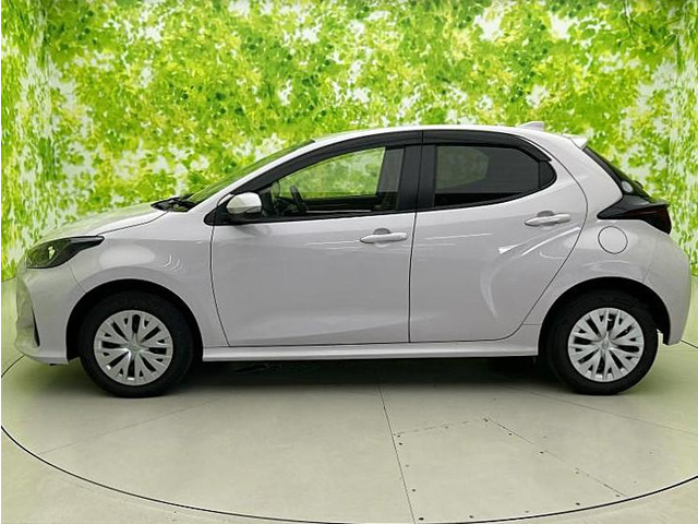 ヤリス1.5 ハイブリッド G E-Four 4WD