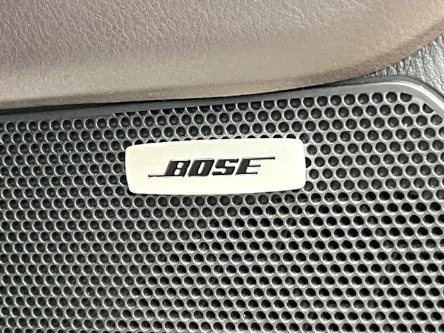 【BOSE】車の音響特性に合わせて開発された、高性能スピーカー。車外の騒音に悩まされることなく、快適に聴こえるように調整され、車内だからこそ楽しめるサウンドを体感できます♪