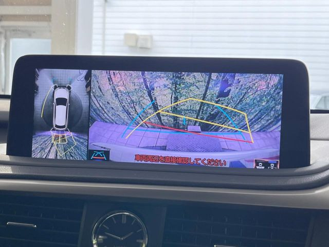 【パノラミックビューモニター】専用のカメラにより、上から見下ろしたような視点で360度クルマの周囲を確認することができます☆死角部分も確認しやすく、狭い場所での切り返しや駐車もスムーズに行えます。