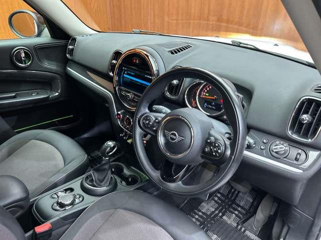 ミニクロスオーバークーパー S E オール4 4WD
