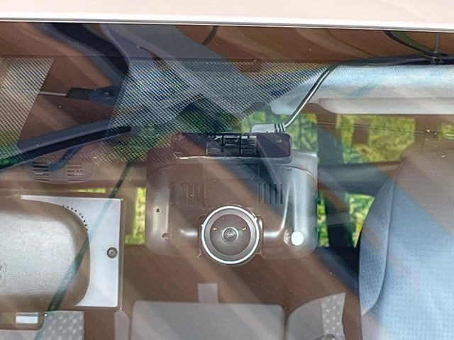 【ドライブレコーダー】ドライブレコーダー装備!走行中はもちろん、あおり運転や事故に遭遇した際、映像で記録し、万一のリスクに備えます。※記録用SDカードはお客様ご自身でご準備いただく必要があります。