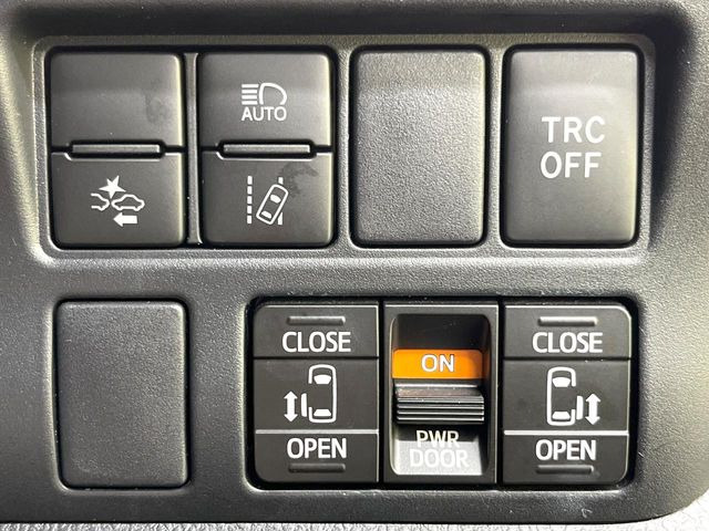 【両側パワースライドドア】スマートキーや運転席のスイッチで後席両側スライドドアの開閉が可能♪電動だから力を入れてドアを開ける必要が無く、小さなお子様でも簡単に開け閉めでき快適です♪