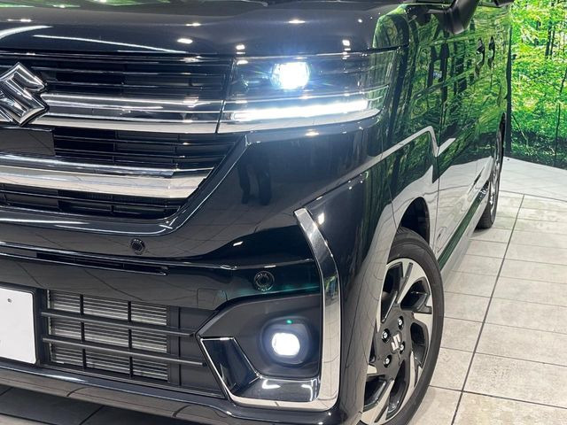 【LEDヘッドライト】悪天候や夜間走行時も良好な視界を確保し安心して運転できる高輝度LEDヘッドライトを装備!点灯速度が早く、消費電力も抑えられています。