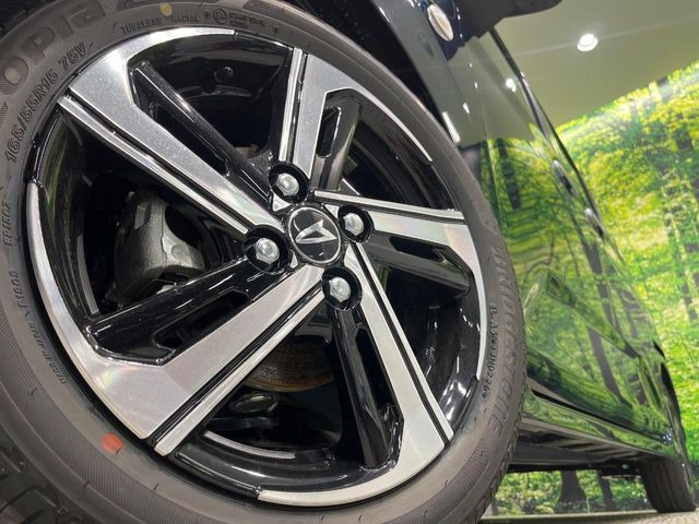 �y����15�C���`�A���~�z�C�[���z�O�ςɃ}�b�`���������A���~�z�C�[���𑕒����Ă���܂��B�e��ЊO�A���~�z�C�[����A�X�^�b�h���X�^�C�����戵�����Ă���܂��B���񂲑��k����������