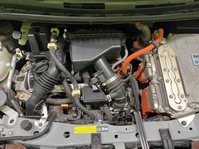親切・丁寧な専門メカニックスタッフが応対!・車検・点検整備・事故等の修理などアフターサービスも安心。お車のカスタマイズもネクステージのサービススタッフまでご相談ください!